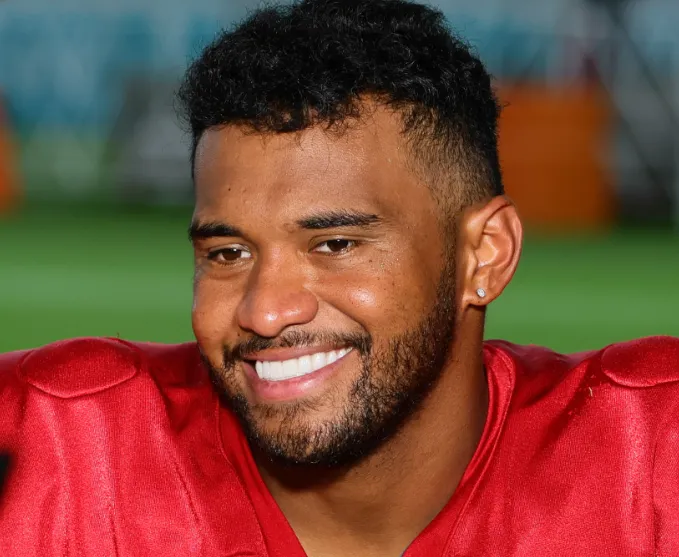 Tua Tagovailoa Wife, Age, Height, Weight, Net Worth, Career, And More